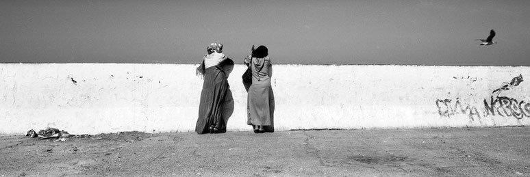 Essaouira Hafen in Marokko in schwarz-weiß als Panorama-Photographie