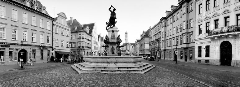 Augsburg Maximilianstrasse in schwarz-weiß als Panorama-Photographie