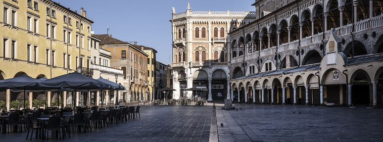 Farbphoto vom Palazzo della Ragione in Padua im Panorama-Format