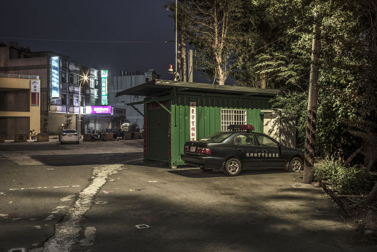 Nächtliche Straßenszene in Yuanli (Taiwan) als Farb-Photographie
