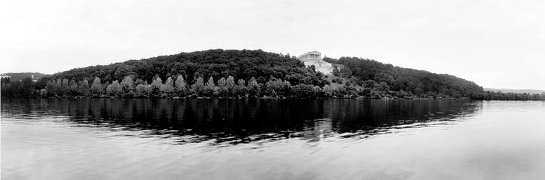 Donaustauf Walhalla in schwarz-weiß als Panorama-Photographie