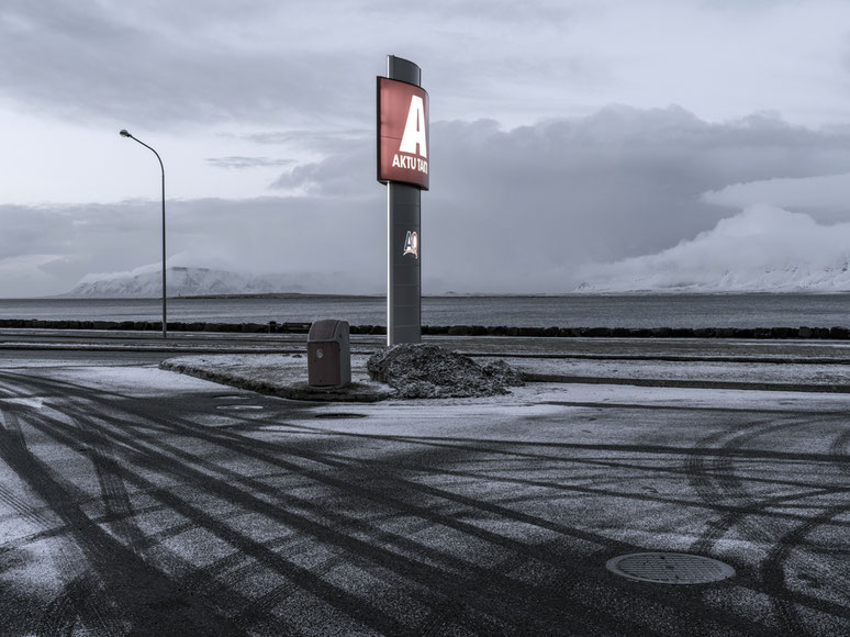 Tankstelle in Reykjavik als Farb-Photographie, Island/Iceland
