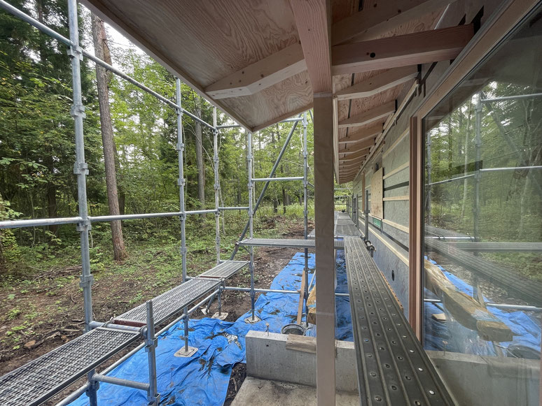 長野県　松本市　長野市　飯綱高原　建築設計事務所　建築家　news設計室　丸山和男　別荘設計　飯綱山荘Ⅲ　屋根板金工事