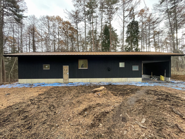 長野県　松本市　長野市　飯綱高原　建築設計事務所　建築家　news設計室　丸山和男　別荘設計　飯綱山荘Ⅲ　唐松の落葉