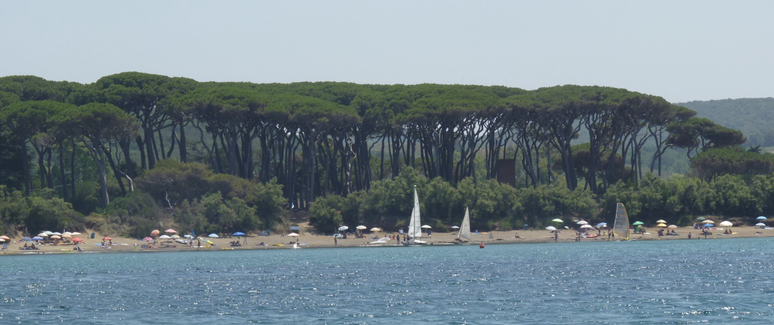 L'accesso al mare del Centro Velico Piombinese