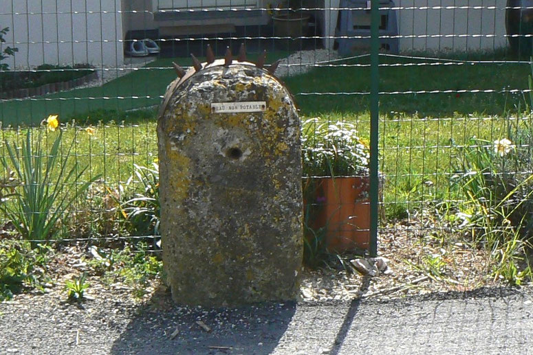 Vestige de la borne fontaine installée sur la canalisation, face à la rue de l'Union (Photo avril 2019)
