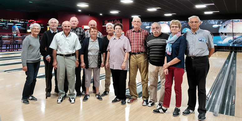 Douze participants au bowling de Vitré le 18 octobre