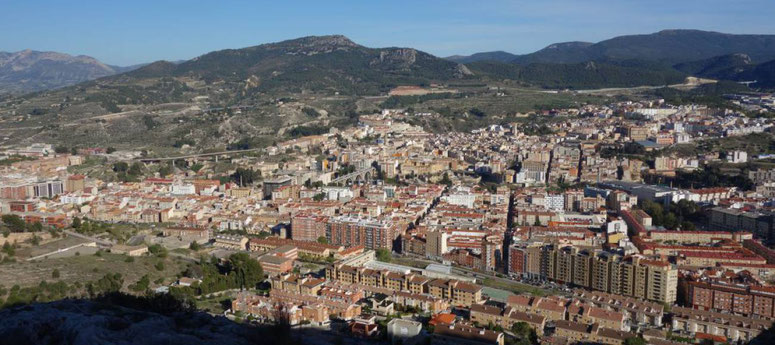Alcoy, se encuentra  en la Comunidad Valenciana (España) se ubica  al norte de la de  provincia de Alicante.