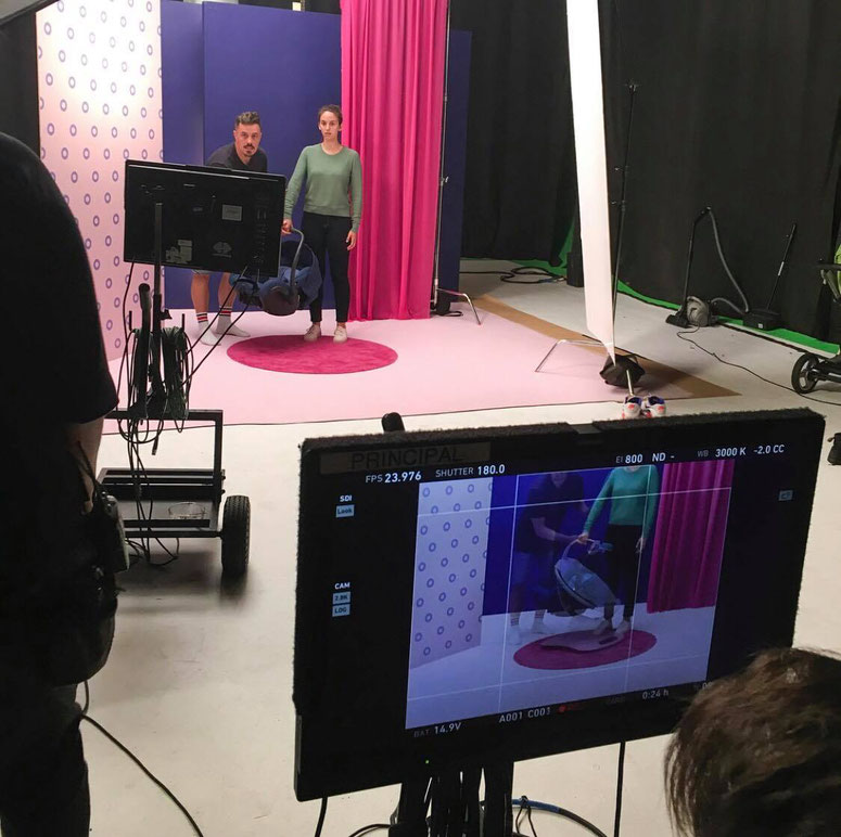 Mathieu Renoult et Annie Kim Thériault sur le plateau de tournage