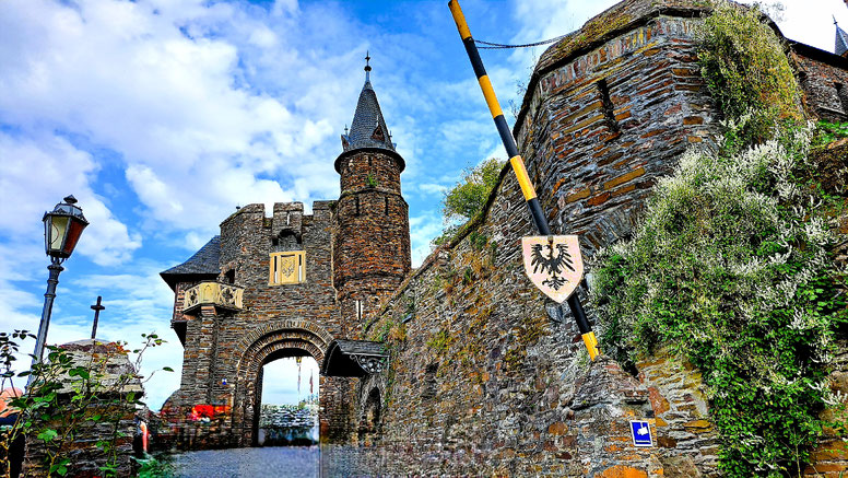 Eingangstor der Burg