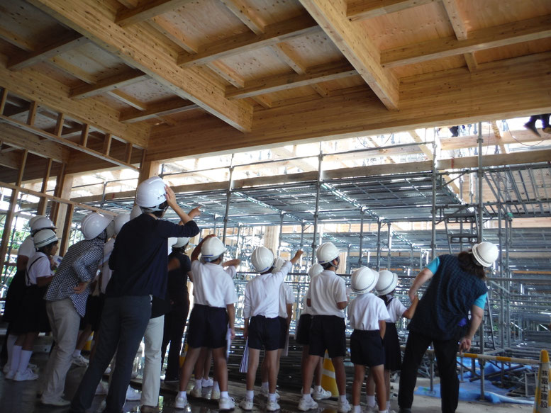 菱刈小学校生徒さんの見学会も行われました