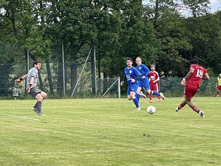 Gleich zappelt der Ball zum 2:0 im Netz