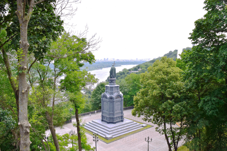 Things I've Done in Kiev - Volodymyrska Hill - Monument