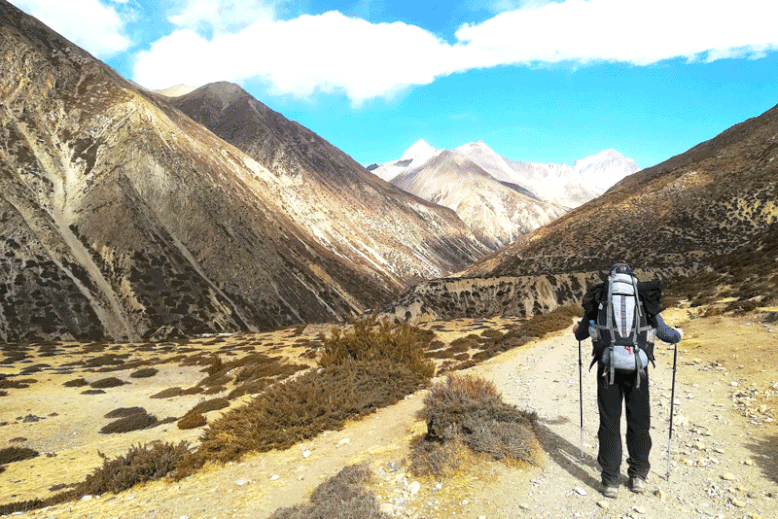 世界各地的10冒险活动——在尼泊尔徒步旅行