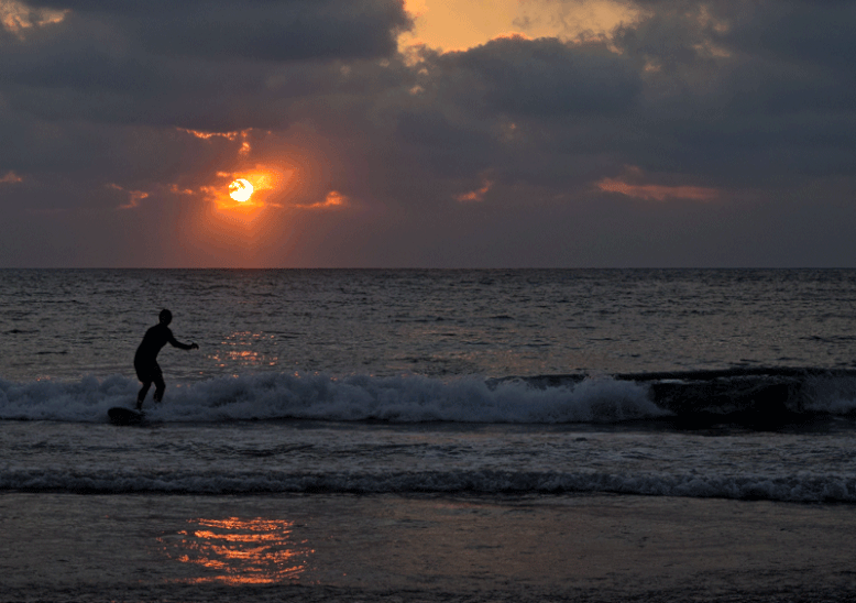 Tel Aviv Itinerary - 4 Days - Sunset & Surfing