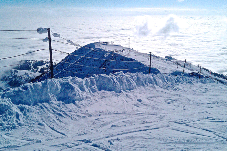 Top 6 Winter Activities in Slovenia - Skiing at Krvavec