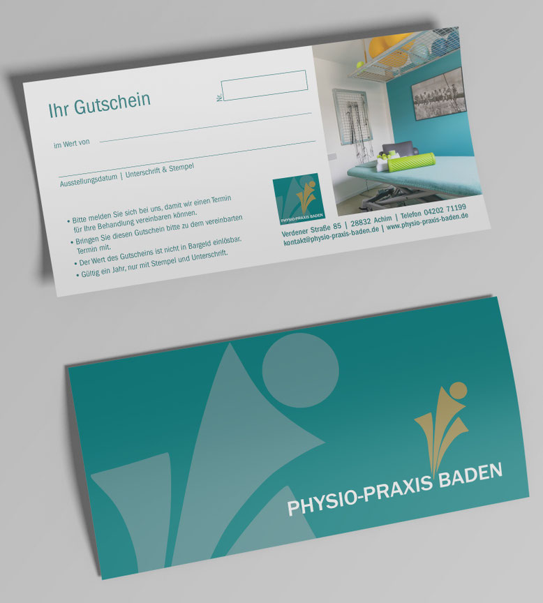 Fotomockup von beiden Seiten der Gutschein-Karte der Physio-Praxis Baden.