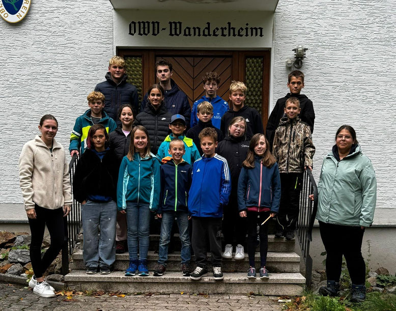 Die Ministranten der Pfarrei Weiherhammer und Kohlberg mit ihren Betreuerinnen (Bild: Markus Krauß)