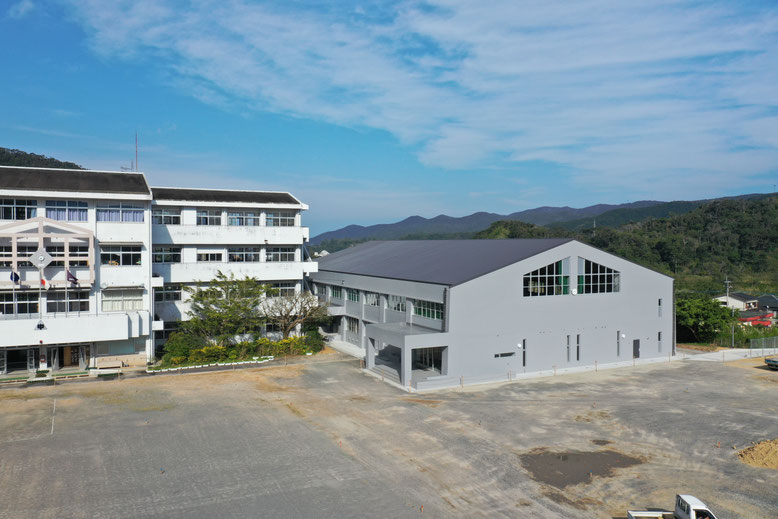 屋内運動場全景