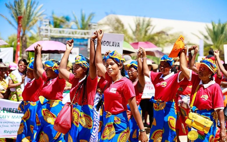 Femmes en tenues traditionnelles célébrant la Journée de la femme à Antananarivo à Madagascar