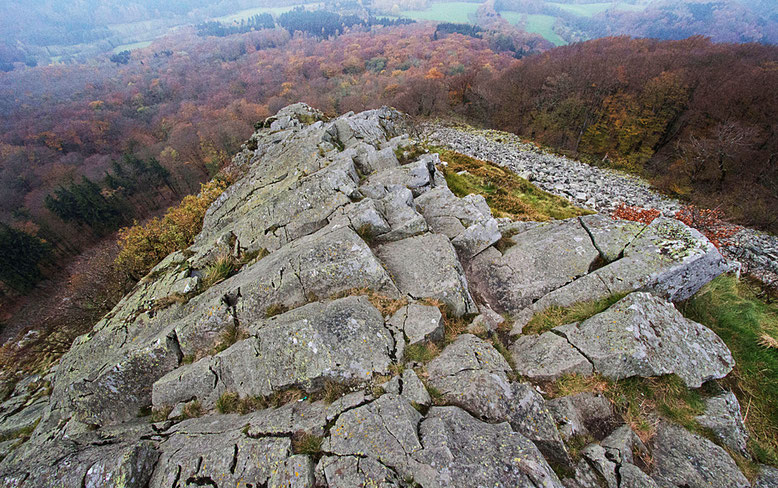 Blick über den Gipfel der Milseburg (835 m ü. NN).