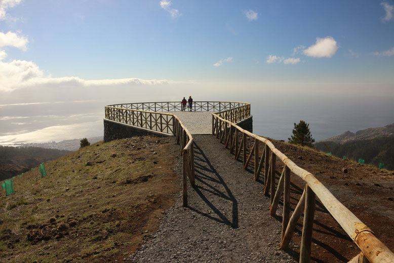 Aussichtsplattform Montado do Paredão Ost mit Blick in Richtung Funchal und Meer.