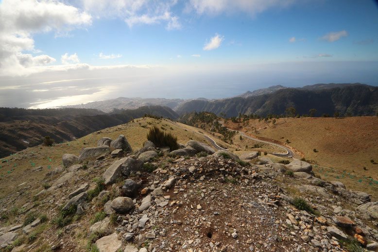 Aussicht unterhalb der Plattform Montado do Paredão Ost mit Blick in Richtung Funchal und Meer.