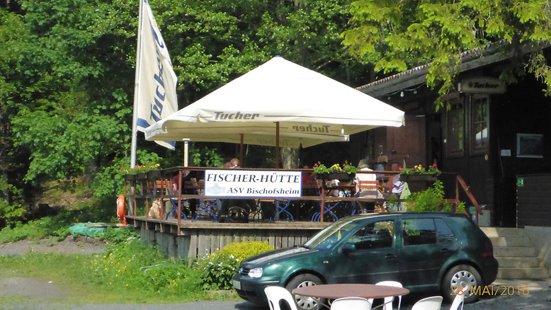 Außenterrasse der Fischerhütte des ASV Bischofsheim.