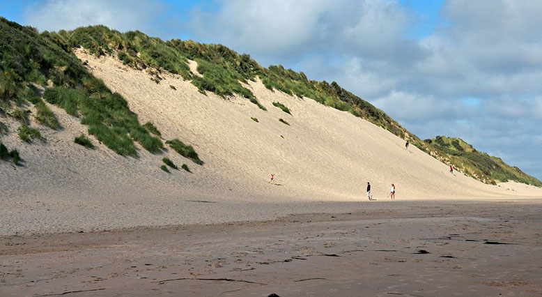 Düne an den White Cliffs, östlich des Golfplatzes von Portrush.