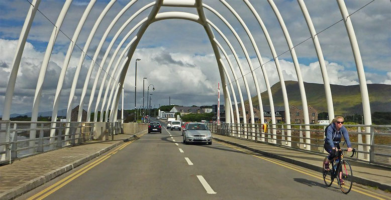 Die Michael Davitt Bridge ist eine Drehbrücke über den Achill Sound. Sie verbindet die Curraun-Halbinsel mit Achill Island.