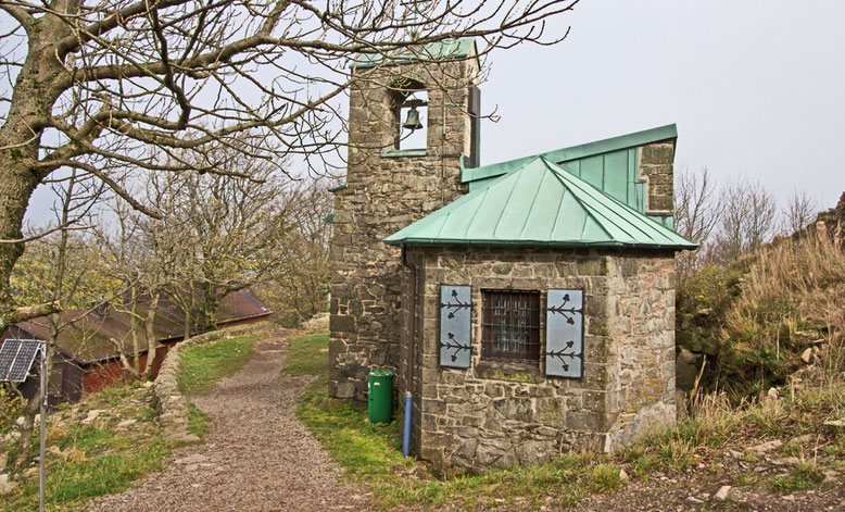 Die dem heiligen Gangolf geweihte Kapelle auf der Milseburg.
