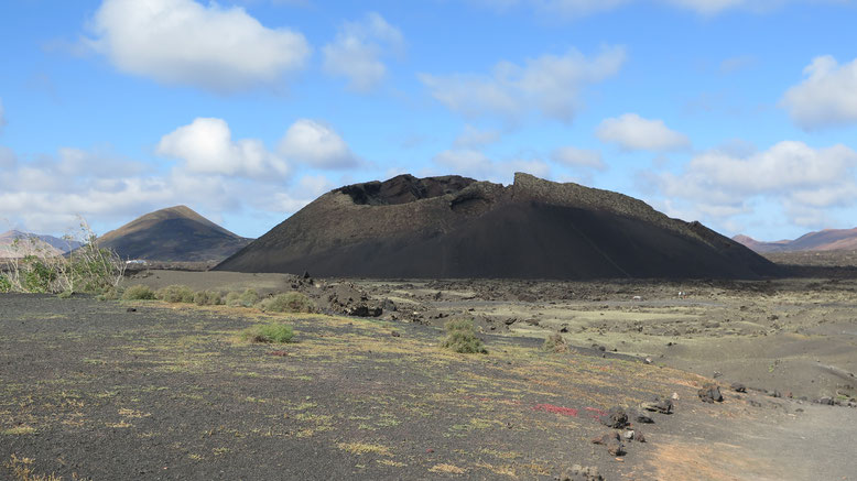 Die Montaña del Cuervo gehört mit ihrem weit aufgerissenen Krater zu den Bilderbuchvulkanen.