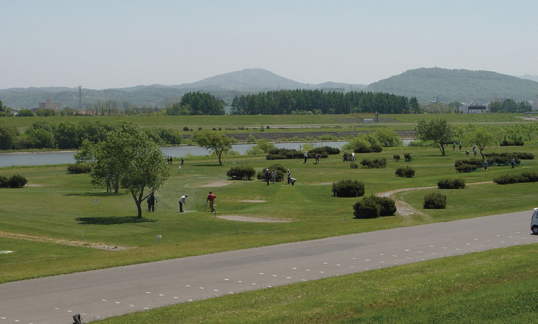 徳富川と石狩川の合流付近の石狩徳富河川緑地パークゴルフ場（画像提供：新十津川町）