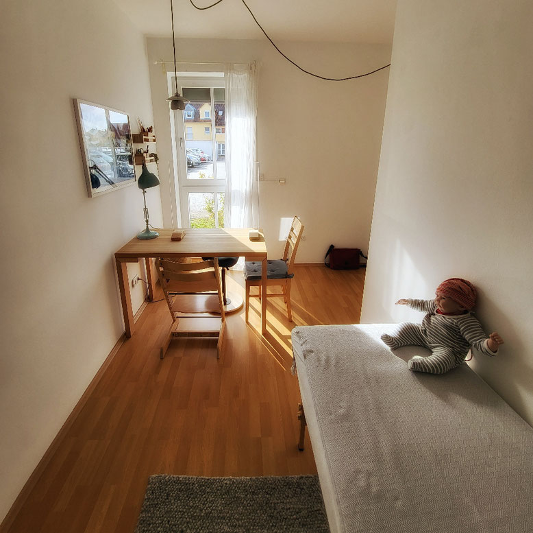 Raum mit Behandlungsliege