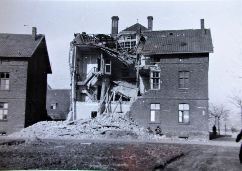 (1944) Fleitmannstrasse nach Bombenangriff ©unbekannt