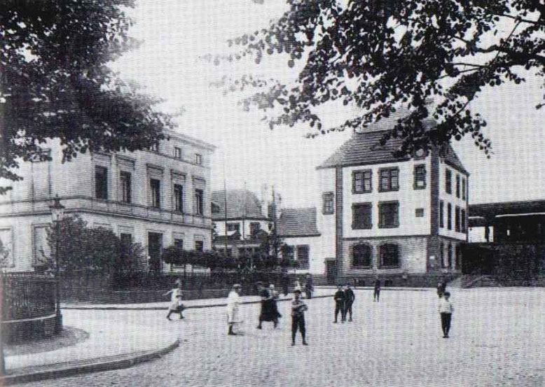 Der Bahnhof von Schwerte, im Vordergrund (links) besteht noch das Kasino der Nickelwerke ca. 1910