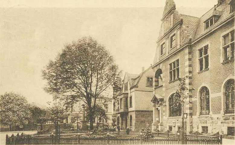 Postplatz mit Postamt um dem 06.01.1913