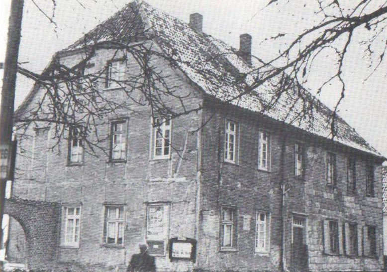 (1822)Die ganz alte Volksschule in Ergste 1965 wegen Baufälligkeit abgerissen