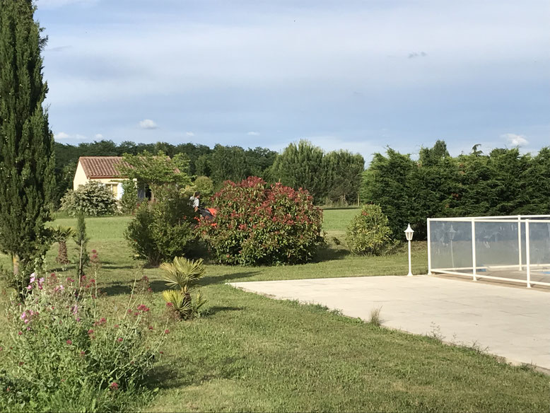 location vacances à Montayral - Vallée du Lot - avec piscine gîte équipé tout confort dans parc de 2,5 hectares  au coeur du village