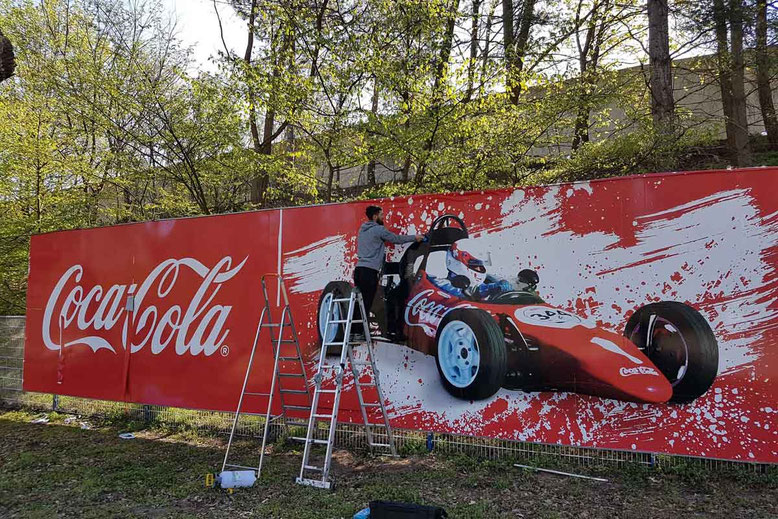 Montage eines Großformatigen Werbebanners in Hockenheim