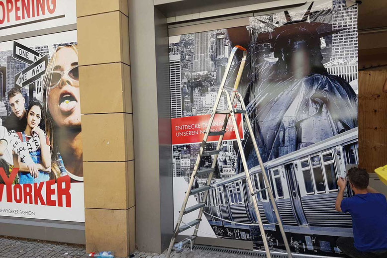 Temporäre Schaufensterfolierung für Pop - Up - Store und Werbeaktion