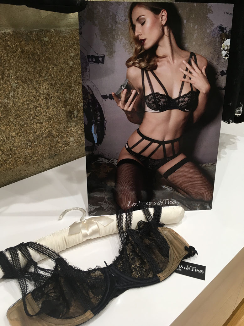 Soutien-Gorge balconnet et culotte haute en dentelle leavers