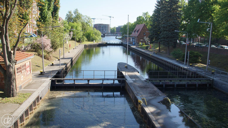 Landwehrkanal mit Schleuse - hinten die Spree | Foto: © Detlef Zabel