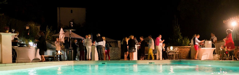 Cocktails by the pool at Château Belle Epoque in Linxe 40