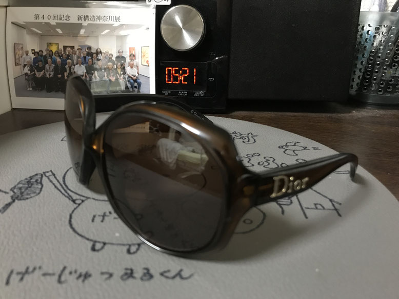 新しいディオールサングラス：グロッシーのスケルトン茶ゴールド