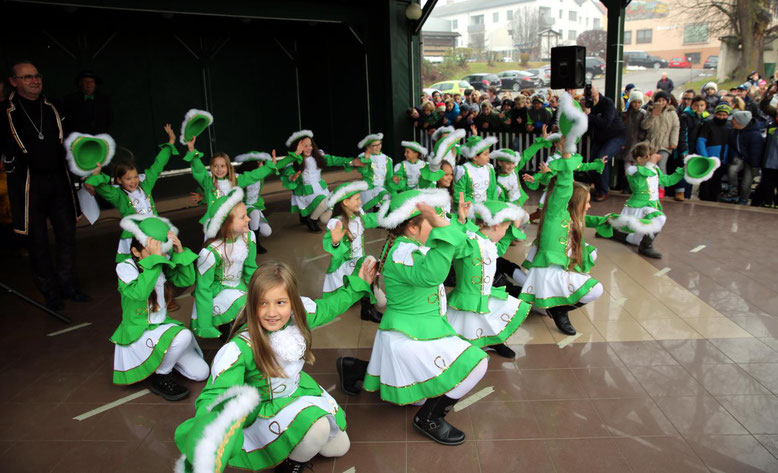 mit tollen Choreografien wartete die Schüler-Faschingsgarde auf