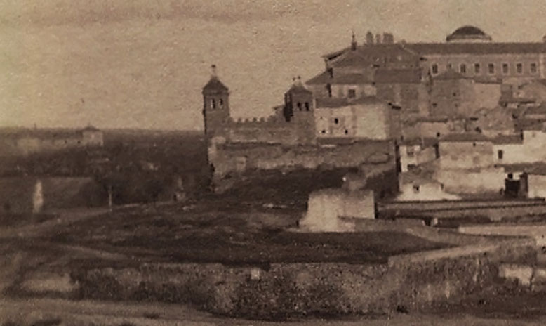 Vista de la zona ocupada por el Convento de san Agustín, y del que fuese palacio del Rey Rodrigo - Detalle de una foto de Casiano Alguacil hacia 1870, Se aprecian los pocos restos que quedaron, apenas unos pocos restos de los muros exteriores