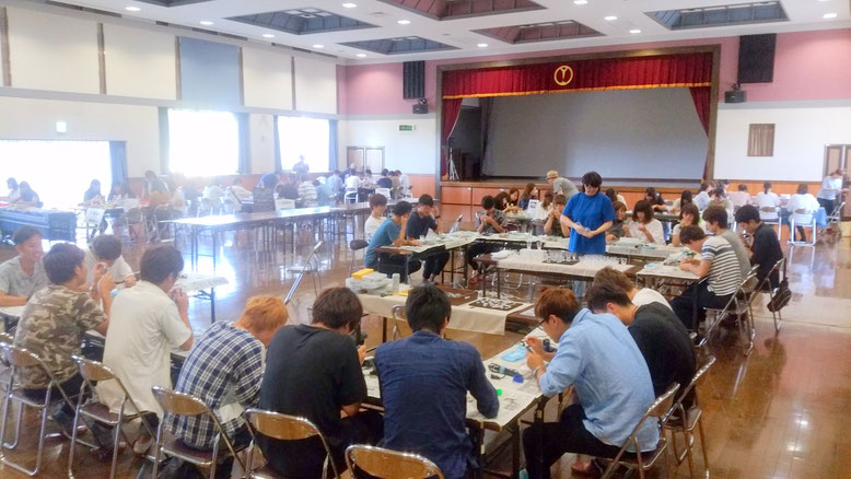 山形大学よさこいサークル四面楚歌さん100名が6ブースに分かれて体験製作