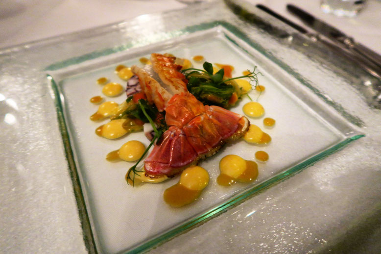 Gang 2 im Didi`s Frieden: Eismeer-Scamposchwanz auf Walkame-Algensalat mit Papaya, Pulpocarpaccio und Chillimayonese