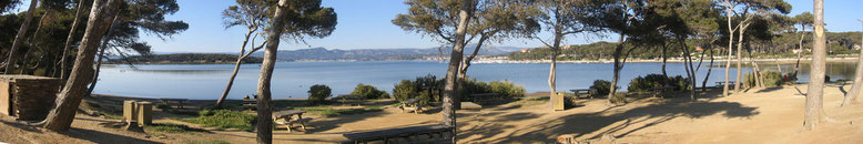 Vue sur la lagune du Brusc depuis l'ile du Gaou